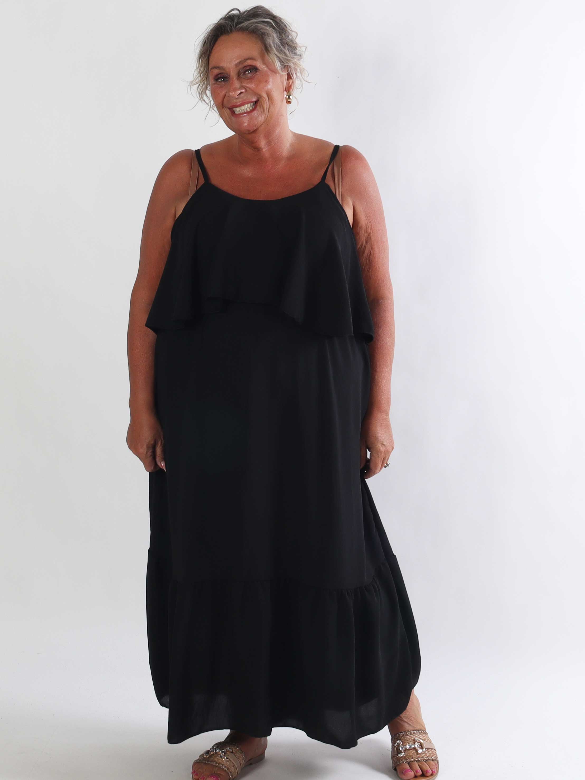 Luciana - Elegant lang plus size kjole i viskoseblanding med åbne skuldre